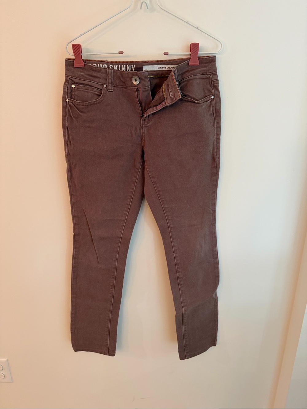 DKNY Skinny Jeans in Deep Taupe